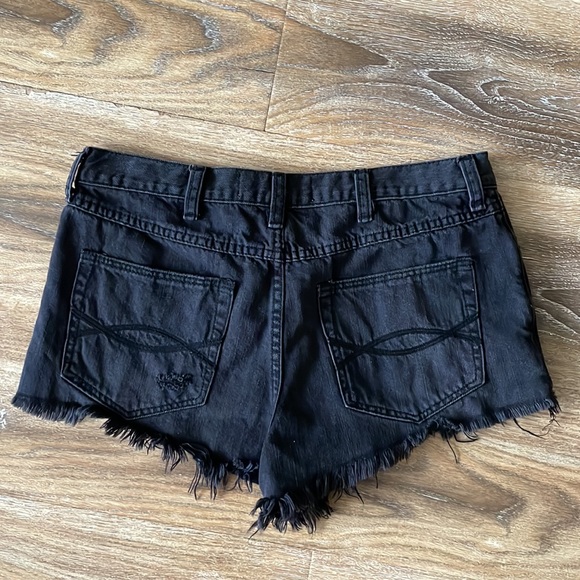 Abercrombie & Fitch High Rise Shorts Distressed - Picture 8 of 12